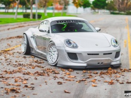 Эффектный Porsche Cayman с широким боди-китом