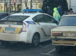 Харьковские патрульные припарковали свой автомобиль... на стоянке для инвалидов (ФОТО)