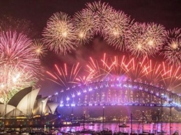 Сидней встретил 2017 год фейерверками над гаванью