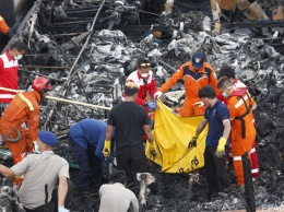 В Индонезии сгорело прогулочное судно. 5 погибших, много раненых