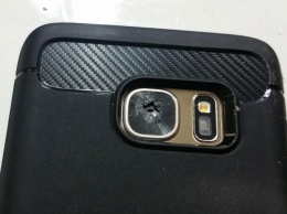 Владельцы Samsung Galaxy S7 жалуются на трескающееся стекло основной камеры [фото]