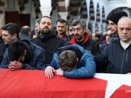 Теракт в Стамбуле: Порошенко направил Эрдогану соболезнования