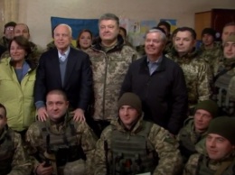 "Хватит российской агрессии": появилось видео визита сенаторов США в зону АТО