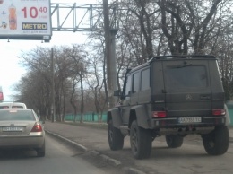 Это, Украина, детка! Экстремальный Гелендваген обгоняет всех по пешеходной дорожке