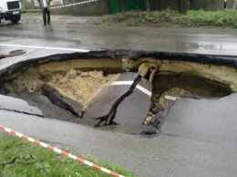 В Москве в Строчановском переулке произошел провал грунта