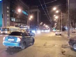 В Киеве в одном месте произошло два ДТП за пять минут: опубликованы фото