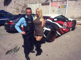 Полицейский остановил порнозвезду на Nissan GT-R ради селфи