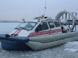 Вблизи Киевской ГЭС шестерых рыбаков унесло на льдине