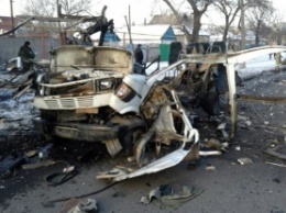 В Донецке автомобиль разорвало на части из-за взрыва (фото)
