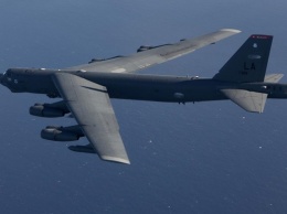 В США у стратегического B-52 отвалился двигатель в полете - СМИ