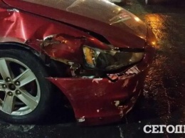Пьяный водитель в Киеве протаранил автозаправку