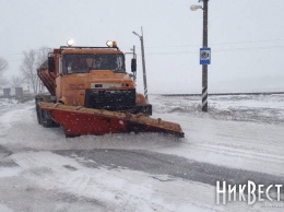 «Киевскую трассу» в Николаевской области убирает 14 единиц техники