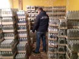 Полиция ликвидировала в двух областях подпольные цеха и базы по хранению фальсификата