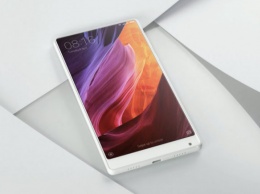 Xiaomi представила белую версию безрамочного смартфона Mi Mix и роутер Mi Router HD с накопителем на 8 ТБ