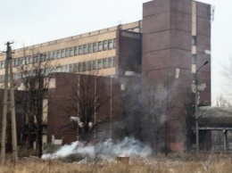 Возле Криворожского университета неизвестные подожгли мусорную свалку (ФОТО)