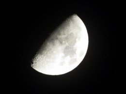 Сеть покорили зрелищные снимки Луны в Закарпатье