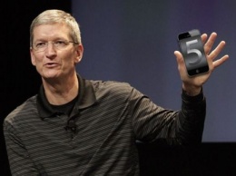 Главе Apple снизили зарплату из-за снижения продаж