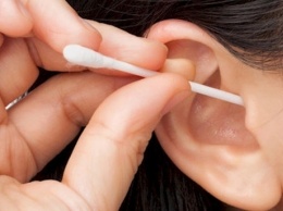 Ученые посоветовали отказаться от ушных палочек