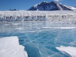 От Антарктиды откалывается гигантский айсберг 