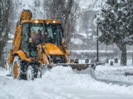 Харьковские коммунальщики вышли на уборку снега