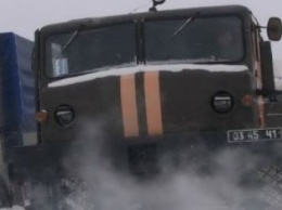 Харьковские спасатели вытащили из снежной ловушки машину с беременной женщиной
