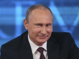 В сети иронизируют над Путиным, который фотографируется с одним и тем же "народом"