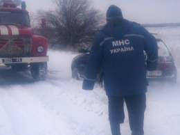 На Криворожье спасатели за сутки из снежных заносов освободили 5 автомобилей