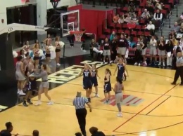 Баскетболистки устроили массовую драку во время матча: видео потасовки