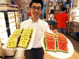 Тайваньские кулинары придумали хлеб в виде арбуза