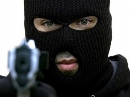 В Ульяновске мужчина с пистолетом ограбил салон сотовой связи