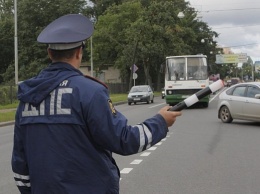 В Петербурге подросток на скутере сбил сотрудника ДПС
