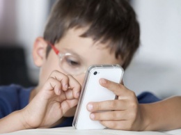 Ученые: Смартфоны опасны для здоровья детей
