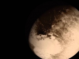 NASA обнаружил на Плутоне гигантскую ледяную башню