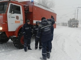 На Херсонщине в снежные заносы попали пять автомобилей