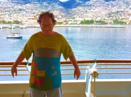Турист из США создает свитера с изображением посещенных мест