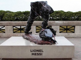 Не Роналду единым: вандалы разрушили памятник Месси в Аргентине