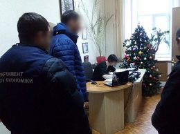 Харьковские чиновники задержаны на взятке в 30 тыс грн