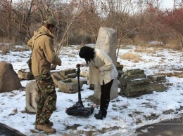 В Запорожской области, продырявив лодку, старинная находка попала в музей