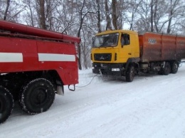 Кировоградская область: в течение минувших суток спасатели 22 раза оказывали помощь автотранспорта на дорогах области