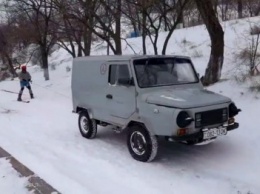 Одессит катался на лыжах в одних шортах (ВИДЕО)