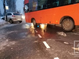 В Кривом Роге столкнулись два автомобиля, пострадал один водитель