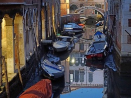 Венеция пересохла: шокированных туристов встретили каналы без воды