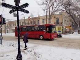 На рассвете Одессу стало заметать снегом сильнее (ФОТО)