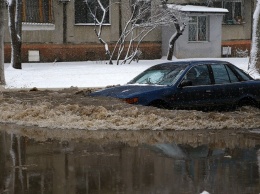 На Варненской серьезный прорыв водопровода: воды не будет до вечера