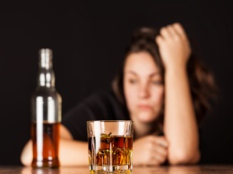 Ученые: Ранняя половая жизнь приводит девушек к алкоголизму