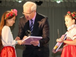 Вышла книга, в основу которой легли работы более 400 талантливых детей и педагогов Черниговской области