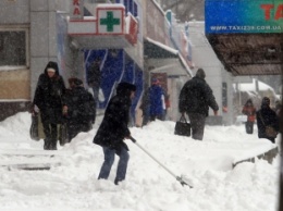 В Днепре неизвестные в масках напали на машину "снежной" комиссии (фото)