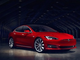 Tesla ускорила электрокар Model S