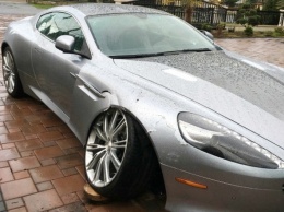 Чем опасны болларды: разбитый Aston Martin и счет в $100 000