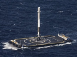 Стали известны подробности посадки отработанных ступеней новой ракеты Falcon Heavy